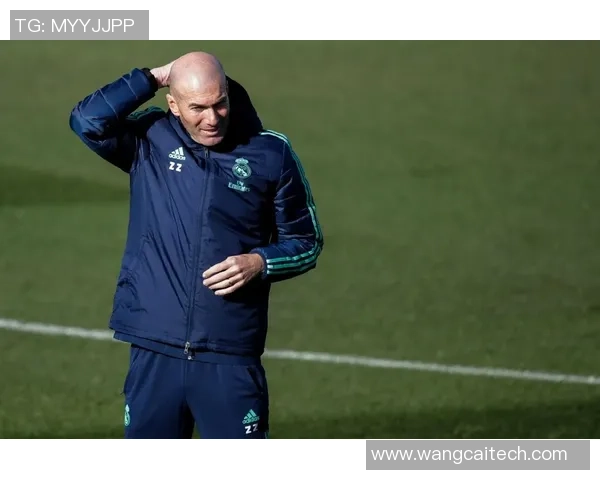 绿茵传说:齐达内、贝克汉姆、大罗与小罗的梦幻对决