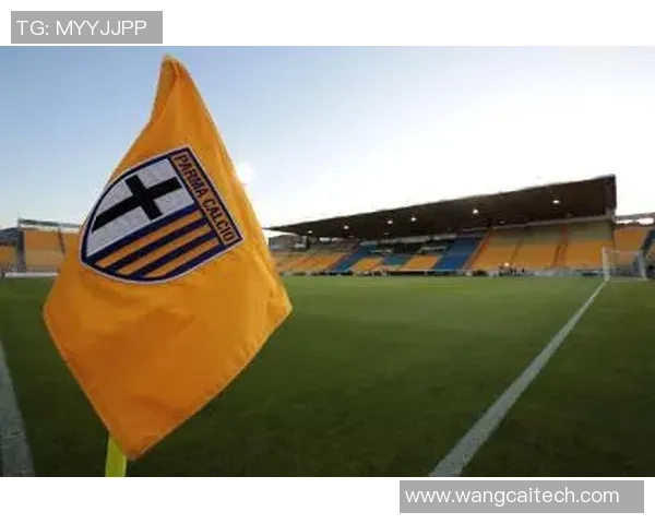 塔尔迪尼球场的蓝黑华尔兹：德凯特拉雷解构帕尔马，亚特兰大的“暴力美学”再进化